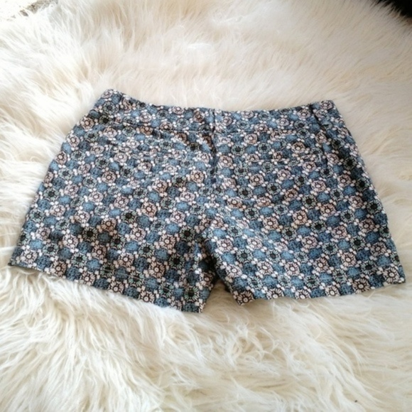 Ann Taylor LOFT Floral Medallion Riviera Shorts Inseam 4" SZ 2 Blue - Picture 3 of 4